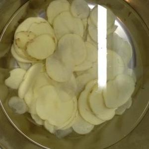 焦香土豆烘鸡蛋的做法 步骤2
