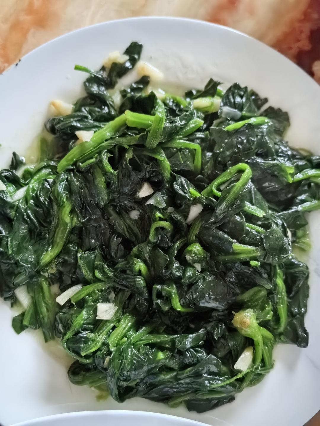 不涩口又嫩的清炒菠菜