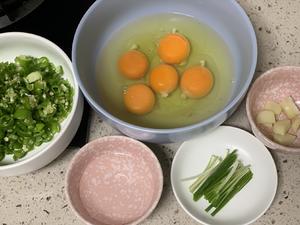(让鸡蛋蓬松的小技巧) 青椒炒鸡蛋的做法 步骤1