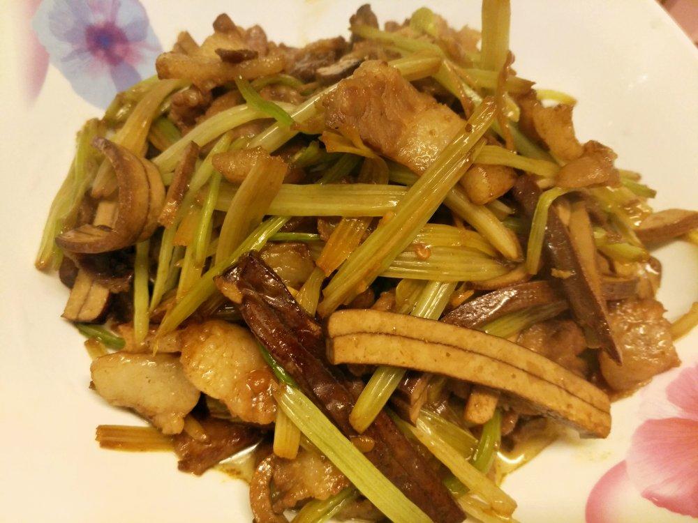 芹菜香干炒肉丝