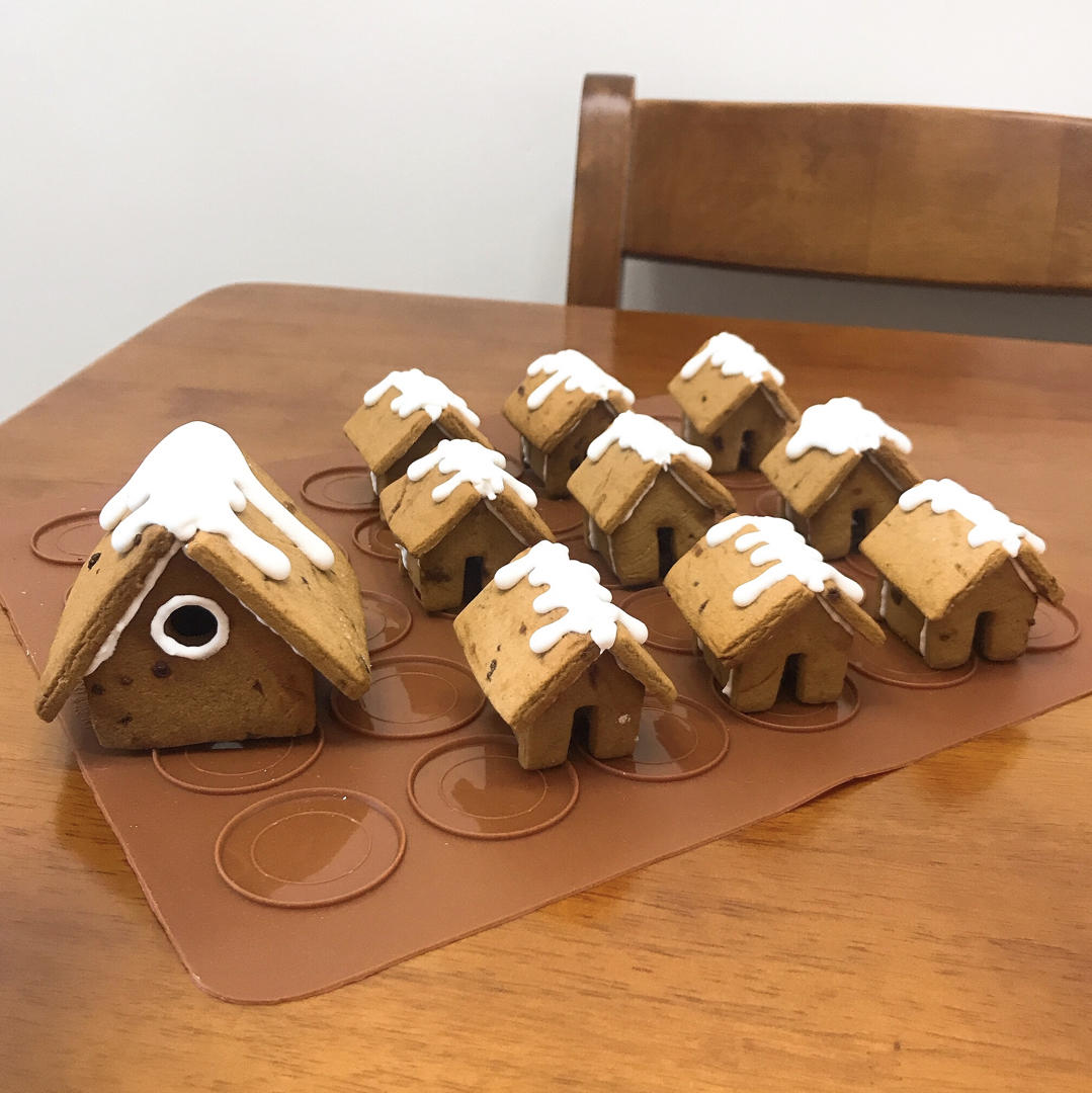 糖霜饼干圣诞迷你姜饼屋