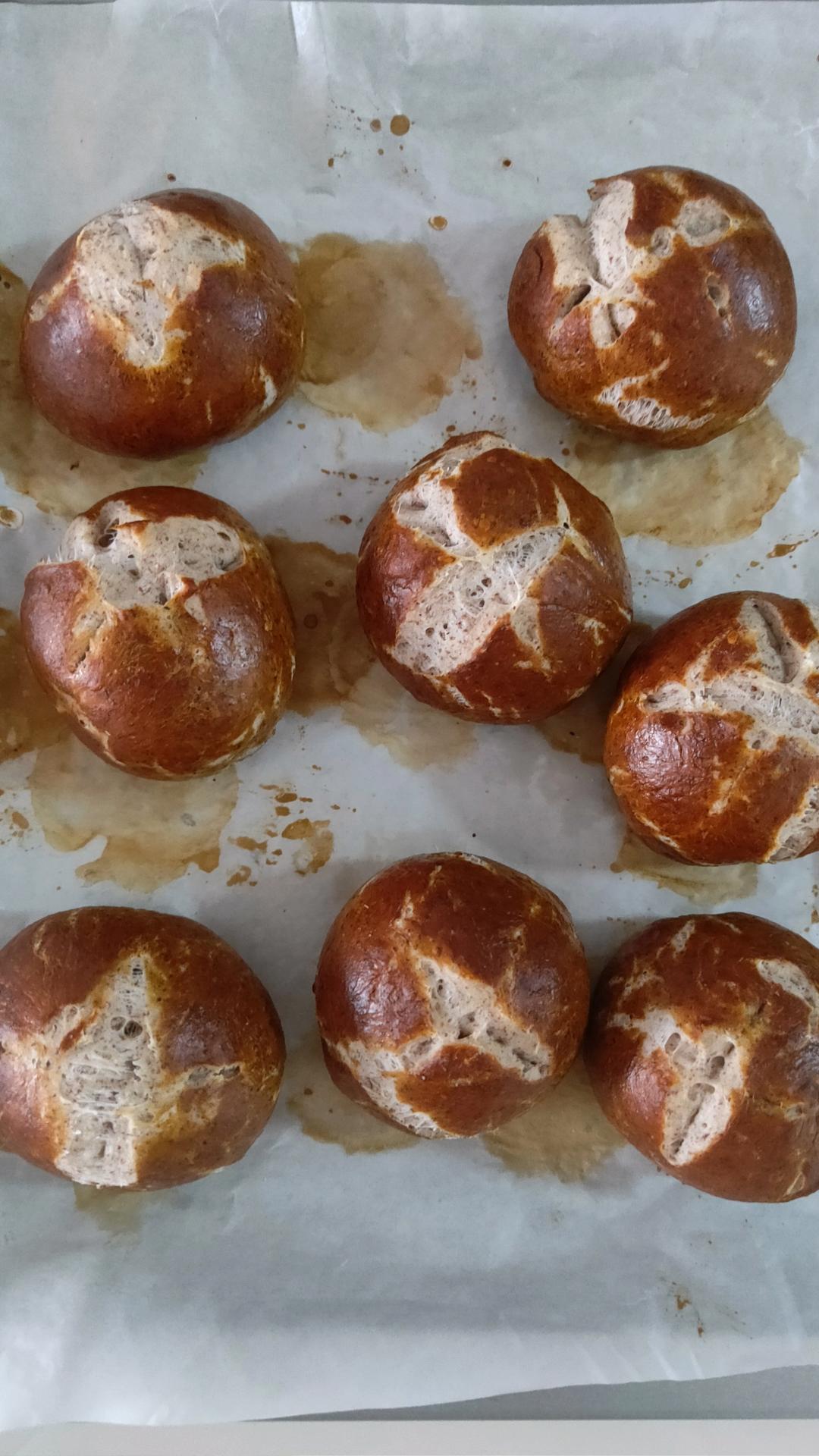 超快手的德国碱水球