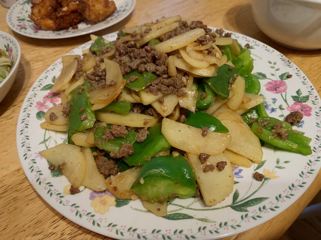 青椒土豆片炒肉