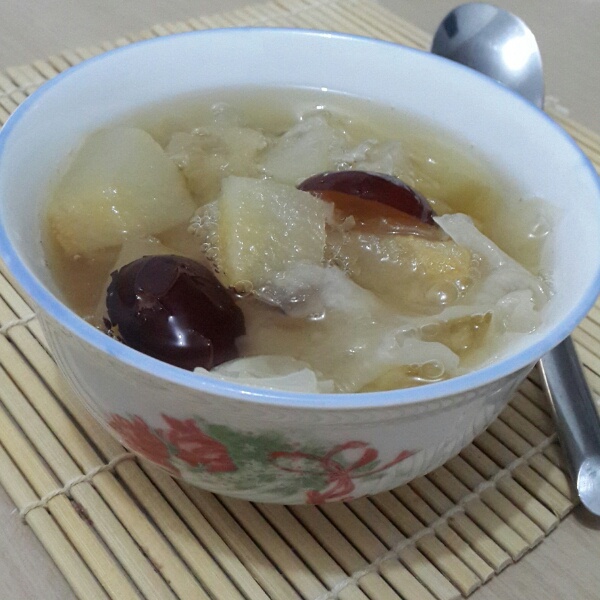 冰糖银耳红枣汤