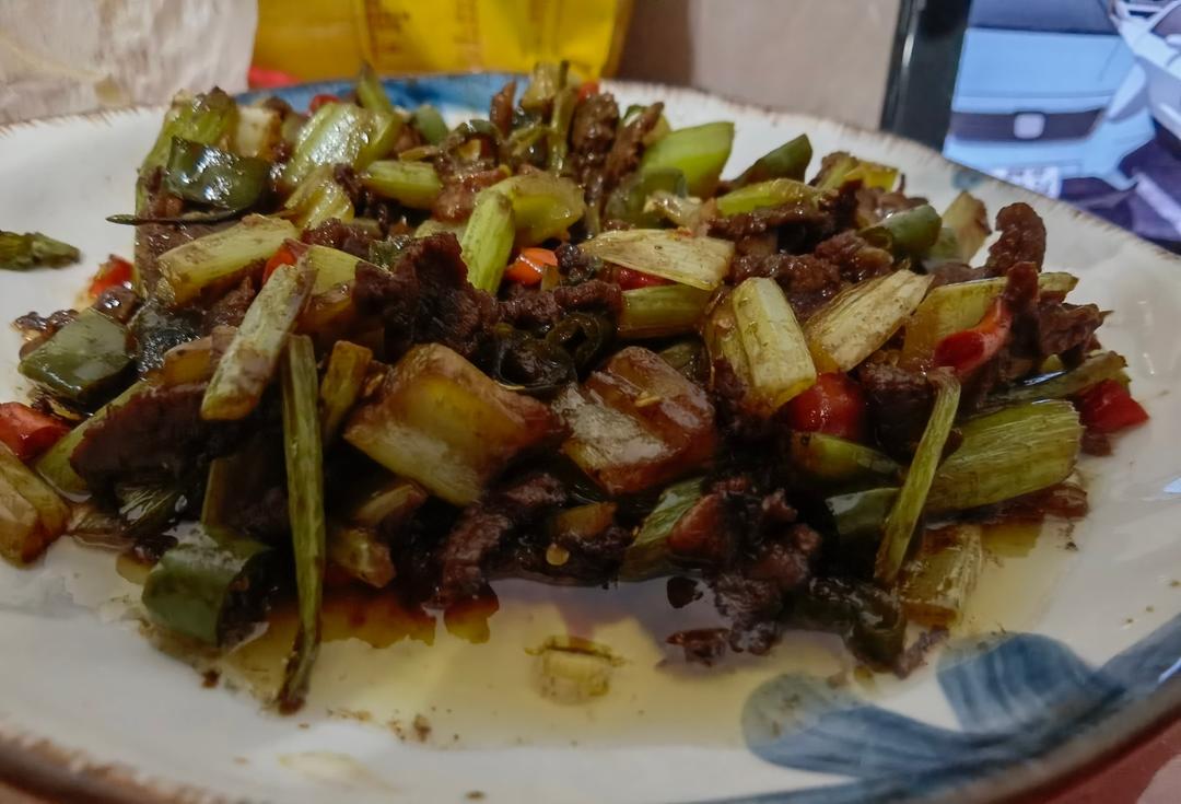 小炒牛肉（肉嫩味香）