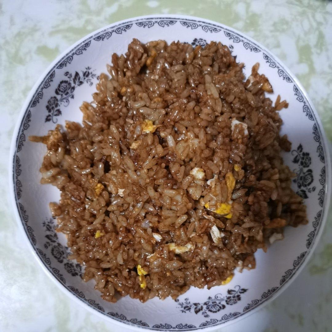 好吃到舔盘的酱油炒饭！