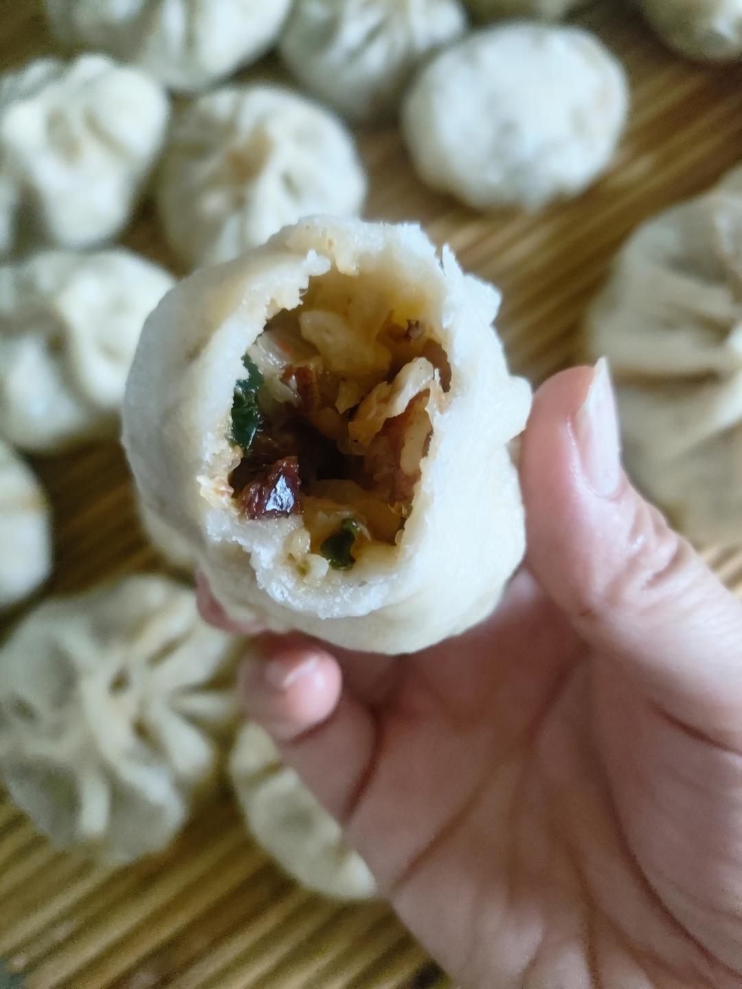 香菇滑肉腊肠包子