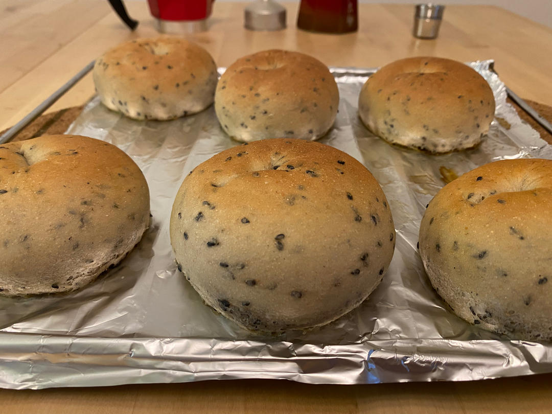 黑芝麻全麦贝果