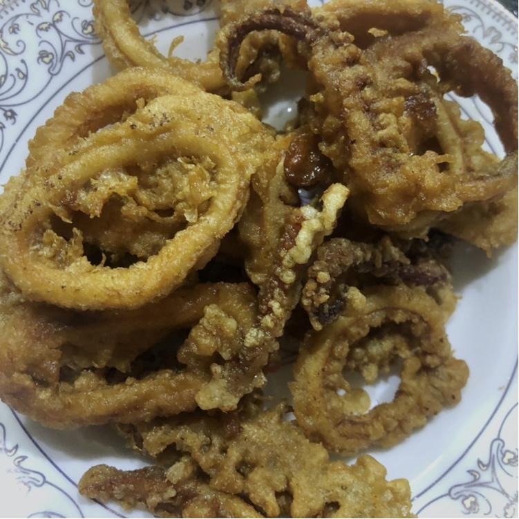 〈炸鱿鱼圈〉，大小朋友都喜欢。欣小厨 😉
