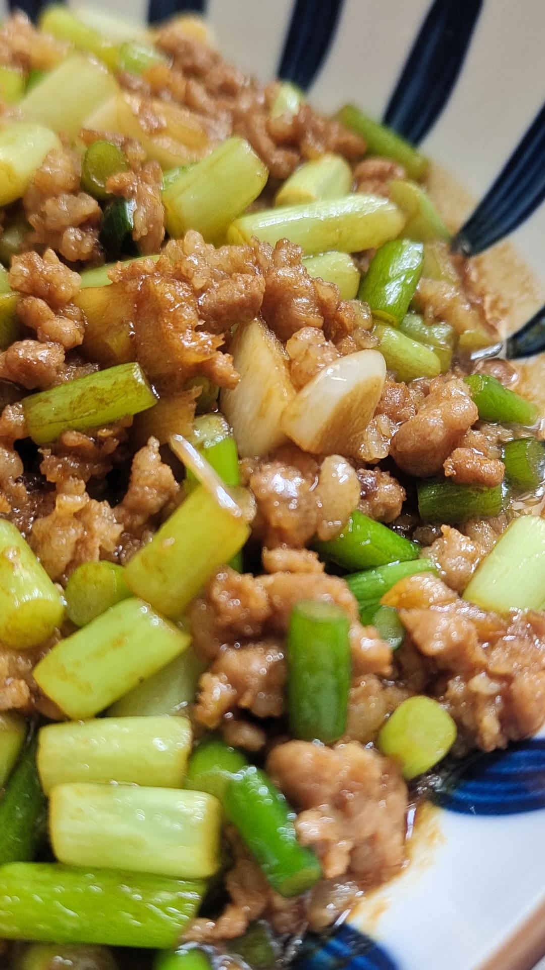 蒜苔炒肉末，三碗米饭都不够吃