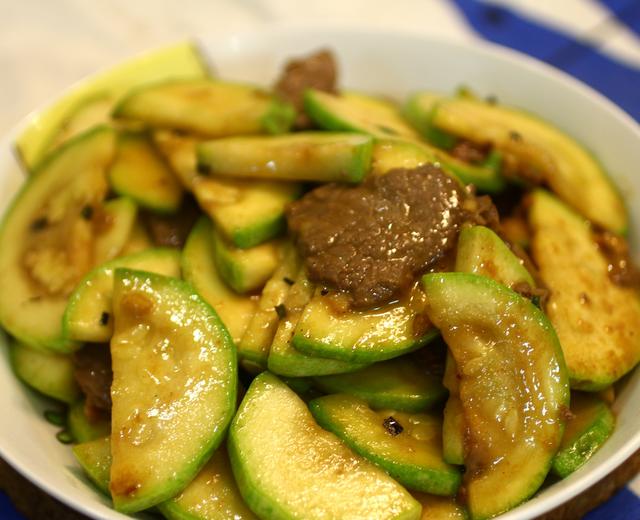 《昨日的美食》之牛肉炒栉瓜的做法
