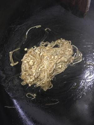 JANE_尖尖╭ 金针菇酿豆腐肉饼╮的做法 步骤6
