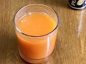 适口极佳的红萝卜汁的做法 步骤3