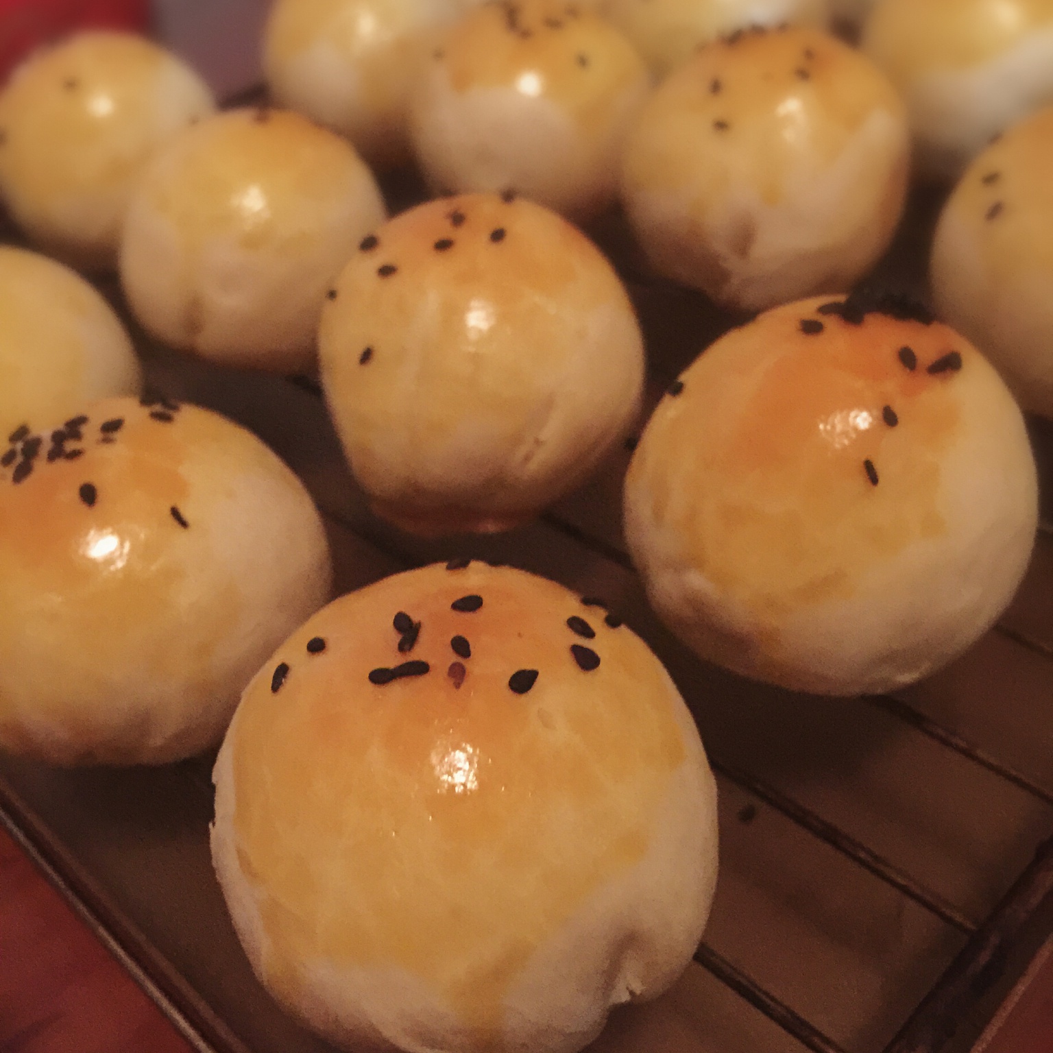 萌得掉渣渣的蛋黄酥