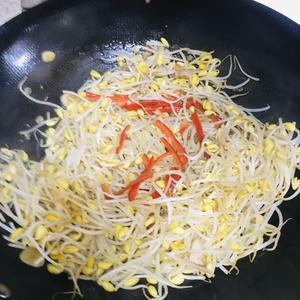黄豆芽炒肉丝的做法 步骤8