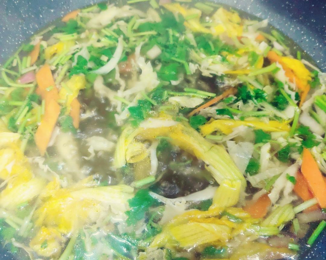 南瓜花蔬菜汤                夏天的味道的做法