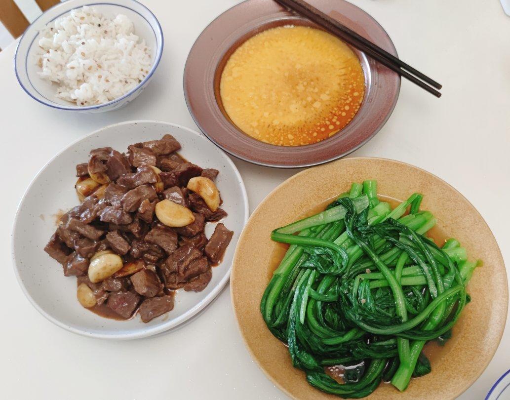 黑胡椒金蒜牛肉粒