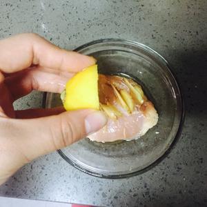 柠檬鸡胸肉（低脂神器）的做法 步骤4