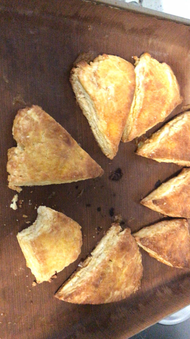 咸蛋黄肉松司康