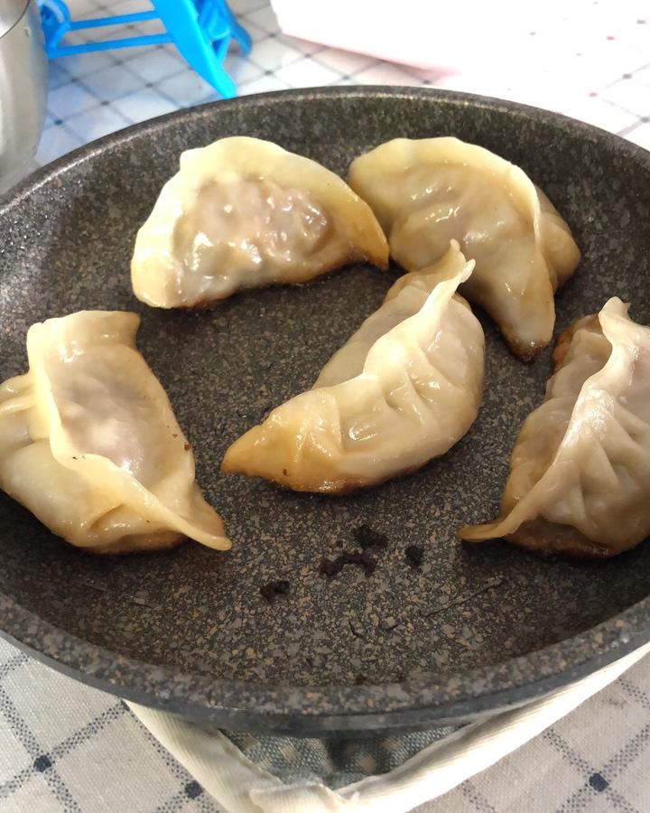上海味道的鲜肉锅贴