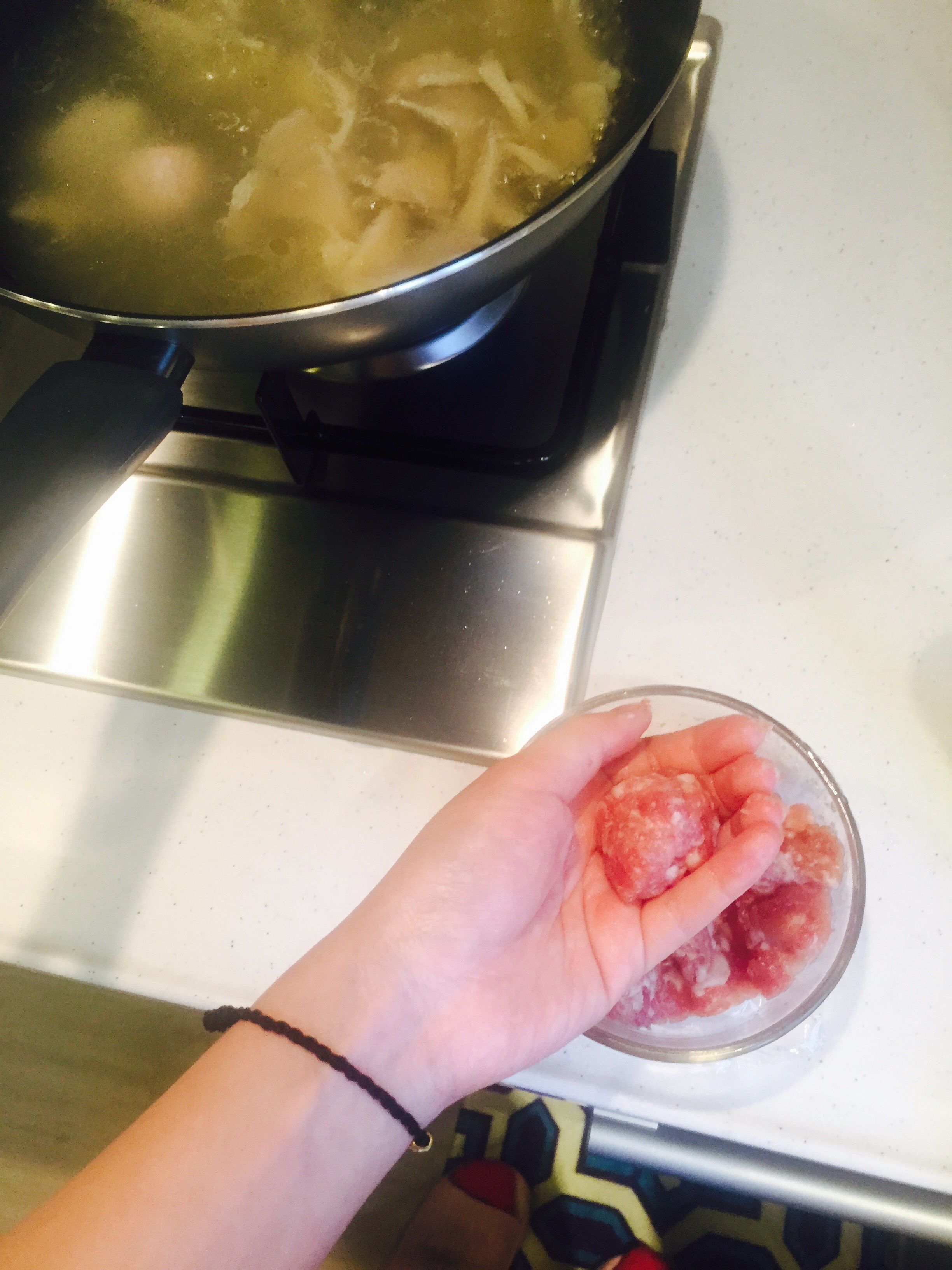 蘑菇肉丸子汤的做法 步骤5