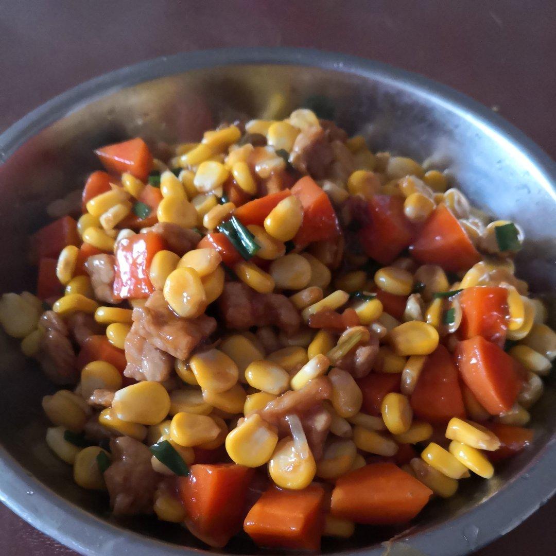 炒四丁（肉丁、豌豆、胡萝卜丁、玉米粒）