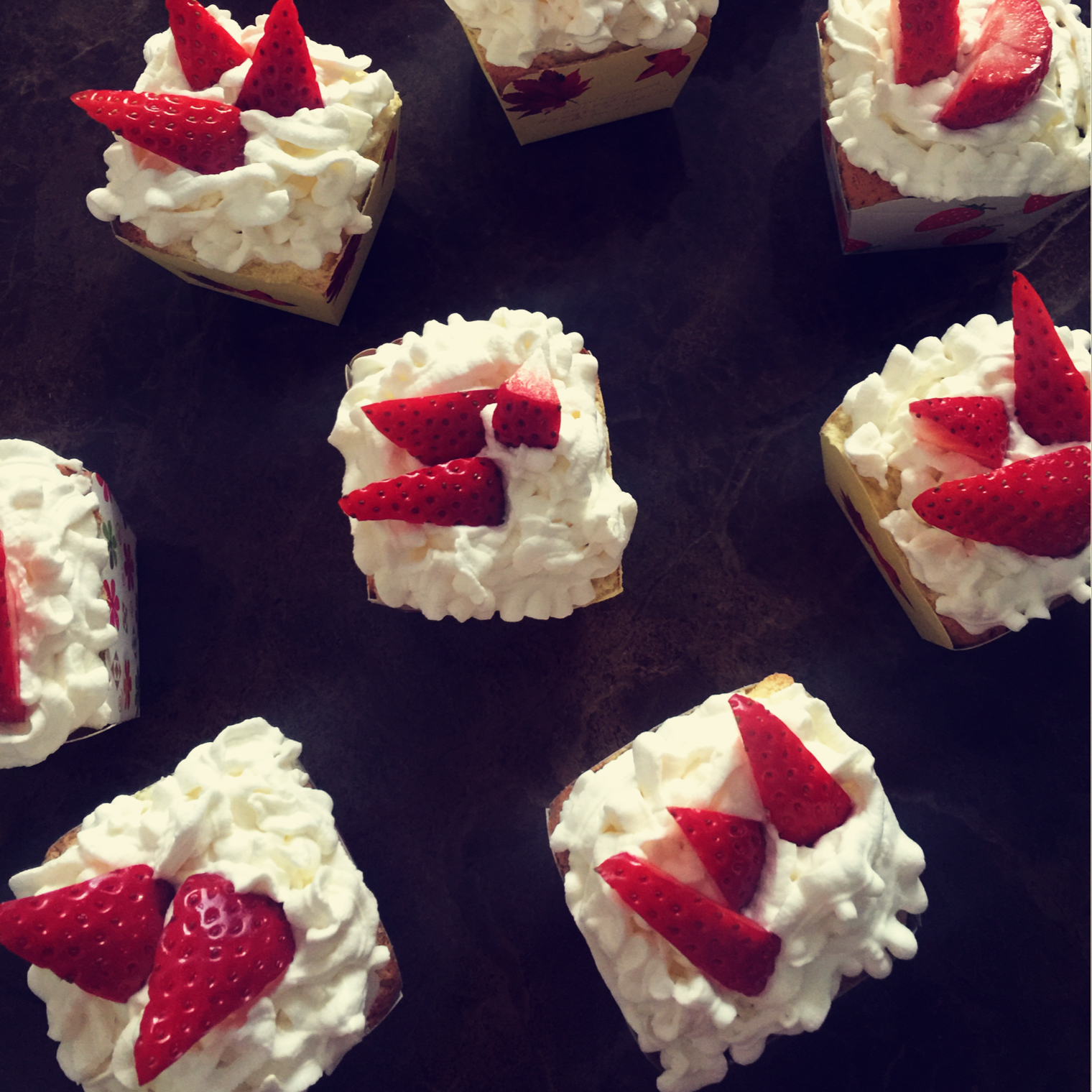 杯子草莓蛋糕cupcake