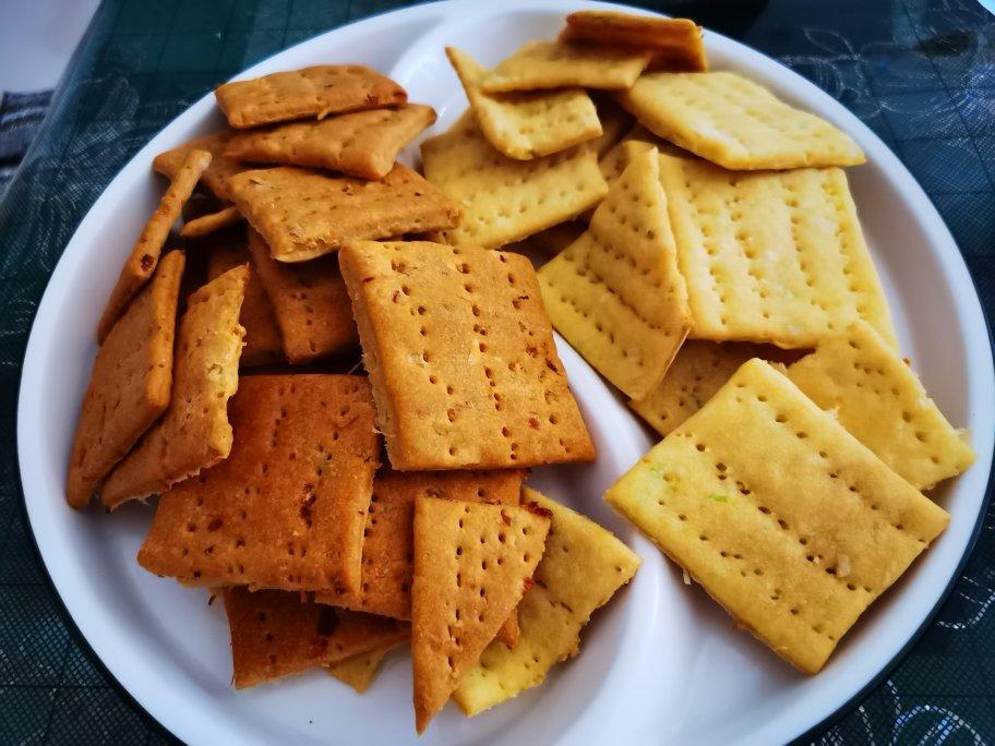 简单快手香葱咸饼干