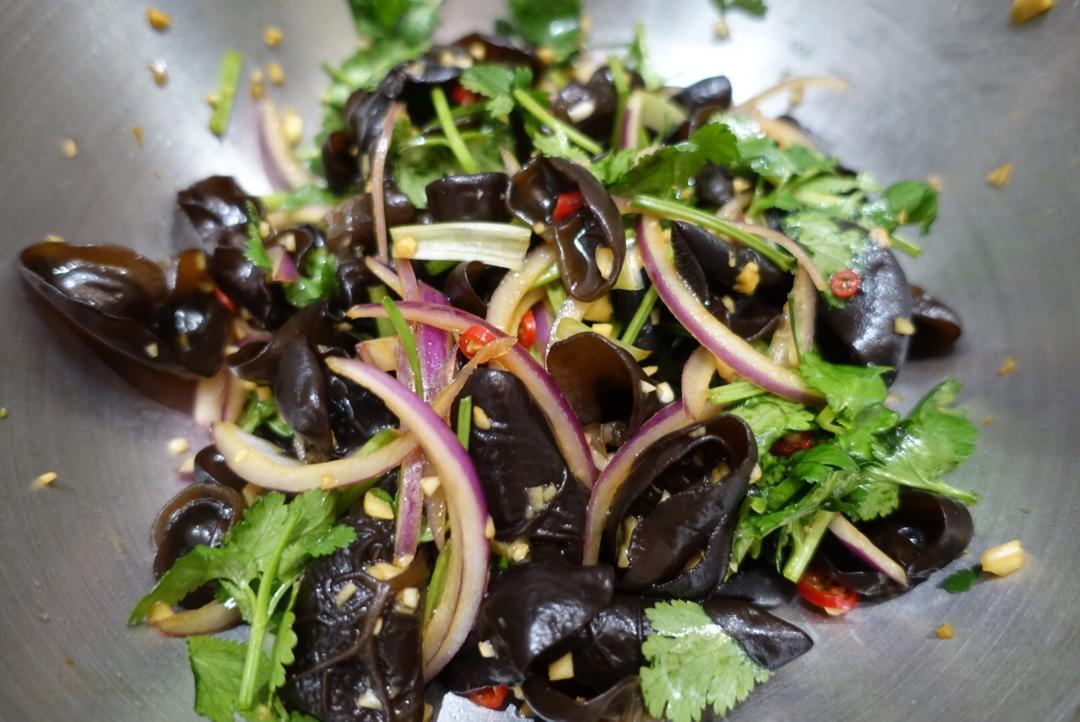 【凉拌木耳】按照我的做法，比饭店还好吃！调味汁是关键~好吃到停不下来