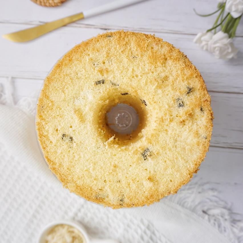 咸蛋黄肉松戚风蛋糕的做法