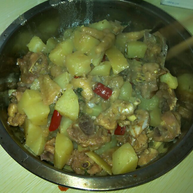 土豆炖鸡块