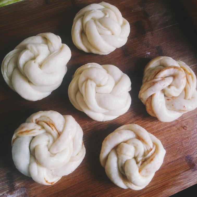 手把手教你蒸既简单又好看又好吃的花花朵🌺花卷（动图图解，一次发酵）