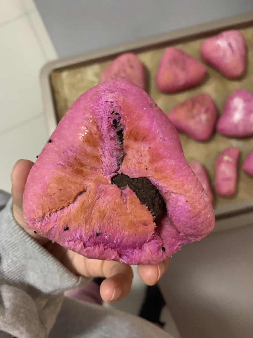 火龙果软欧包，粉嘟嘟～