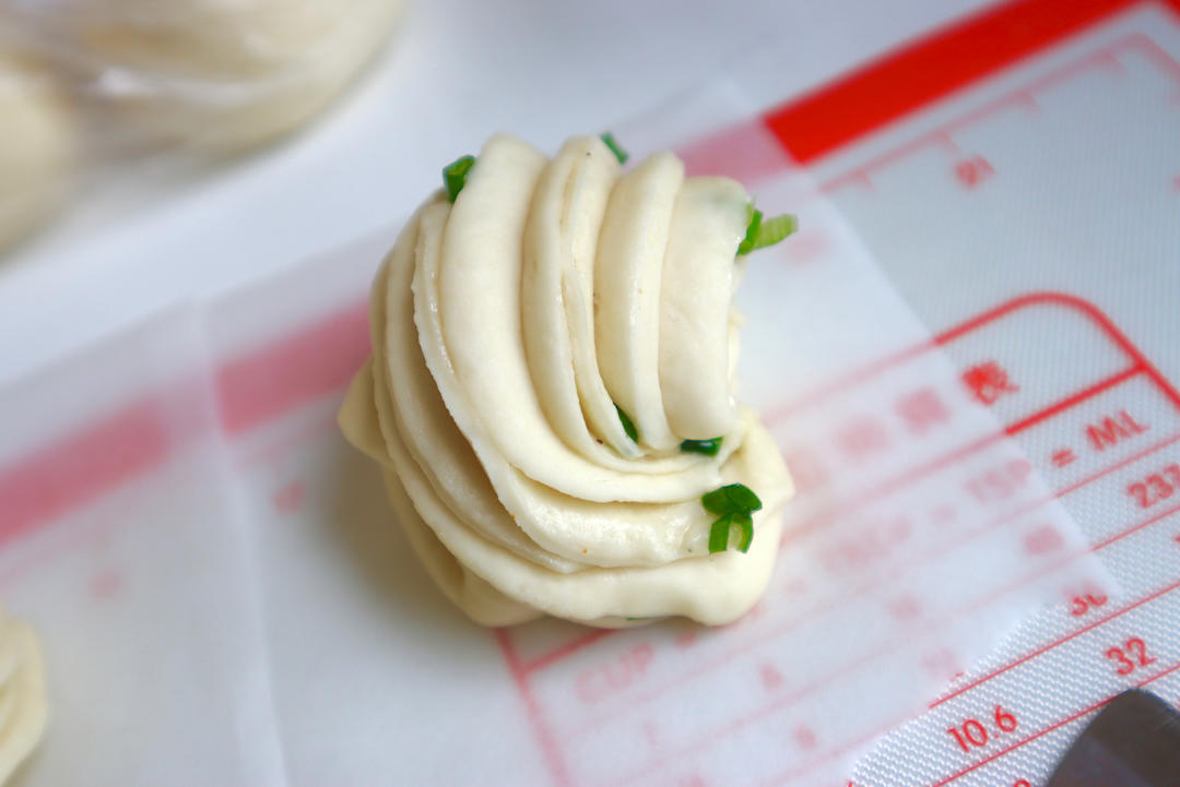 葱油花卷，一根筷子卷出漂亮的造型