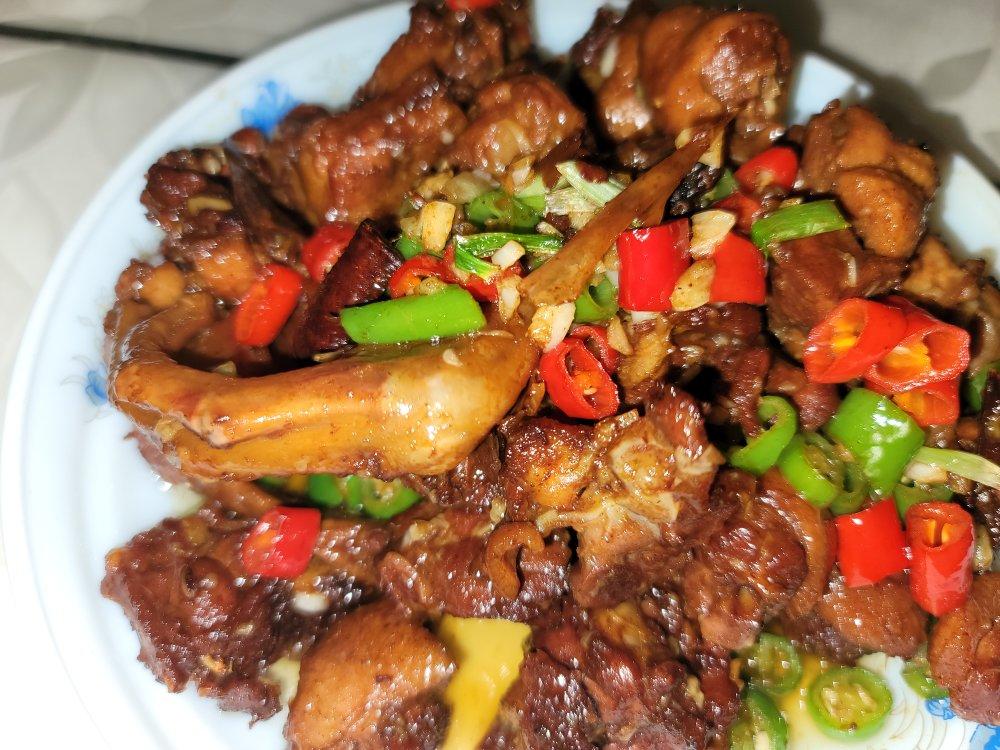 传统正宗的啤酒鸭配方和做法，鲜嫩香浓，只需炒千万不要焯水