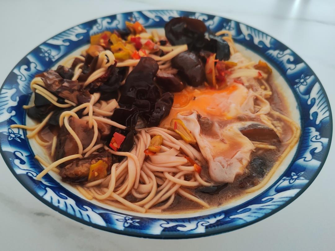 特鲜的香菇汤面