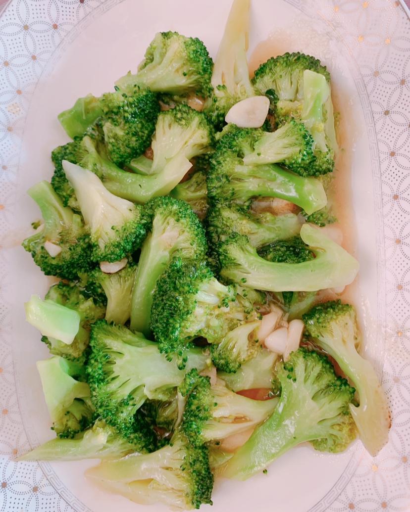 好吃到爆的耗油蒜蓉西兰花(从不修图，喜欢请关注)