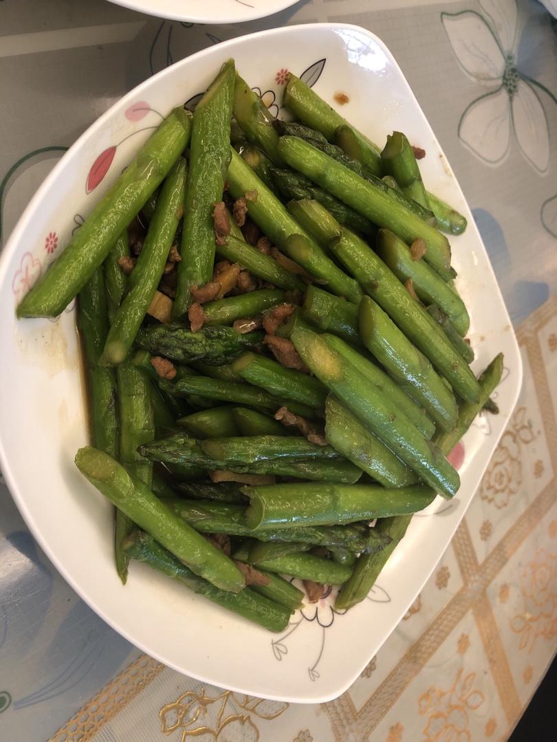 超级简单又好吃的芦笋炒肉丝