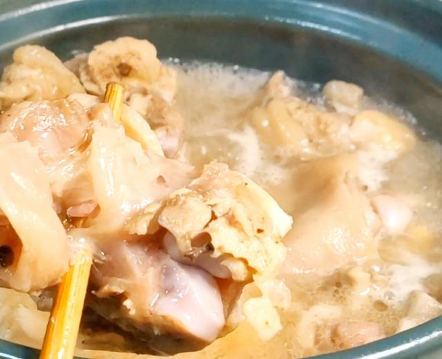 家传食谱～咸猪蹄炖黄豆的做法