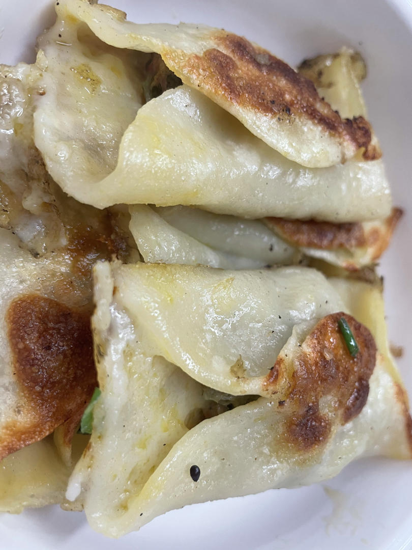 百变饺子皮～香煎槐花牛肉锅贴