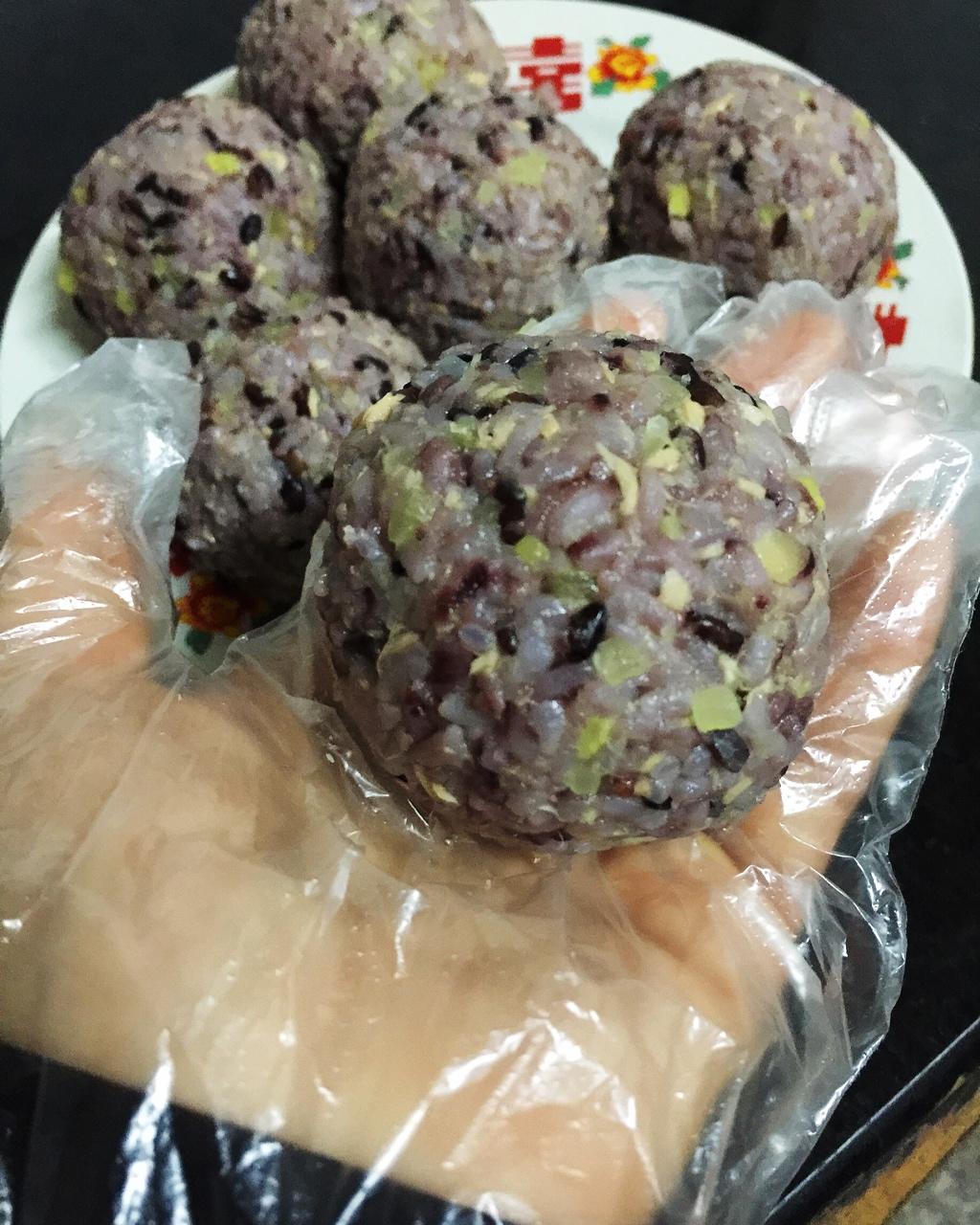 金枪鱼饭团