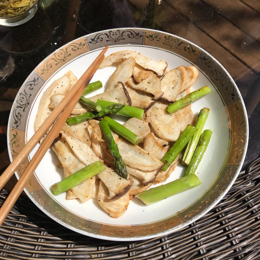 低卡减脂瘦身餐——杏鲍菇煎炒鸡胸肉