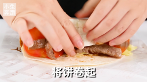 牛肉拉法卷的做法，小兔奔跑轻食简餐教程的做法 步骤16