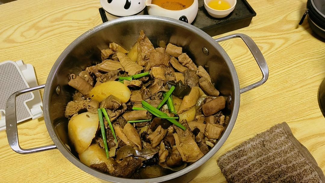 广式萝卜牛杂煲