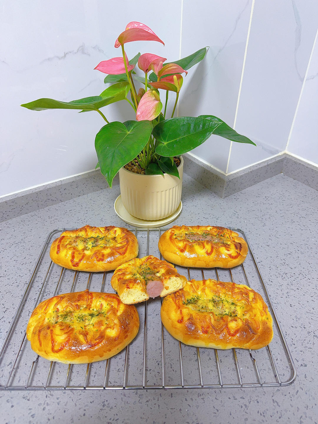 一个面团撑起一家店的台式面包—香肠面包