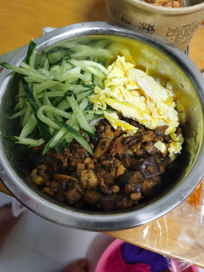 茄子肉末炸酱面