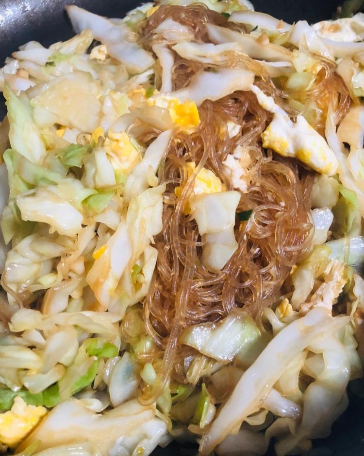 包菜粉丝炒鸡蛋