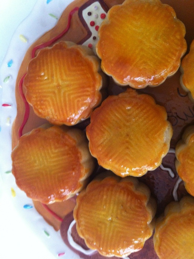 广式蛋黄莲蓉月饼