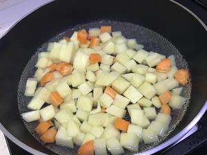 黑椒鸡胸肉土豆粒的做法 步骤3