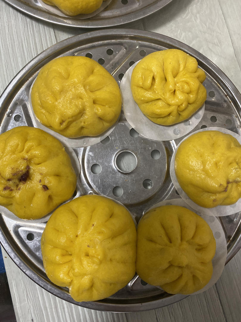 不加一滴水减脂又营养的南瓜红豆包